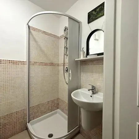 Route 64 - East - Historic Center Apartment